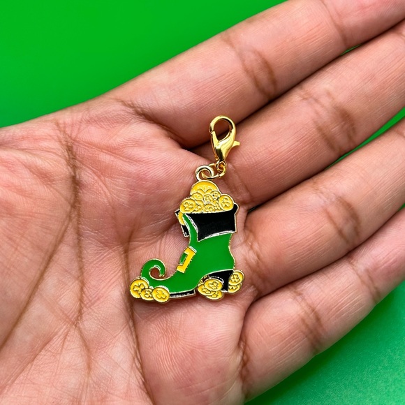 St Patrick’s Day ☘️ Charm - Picture 1 of 2